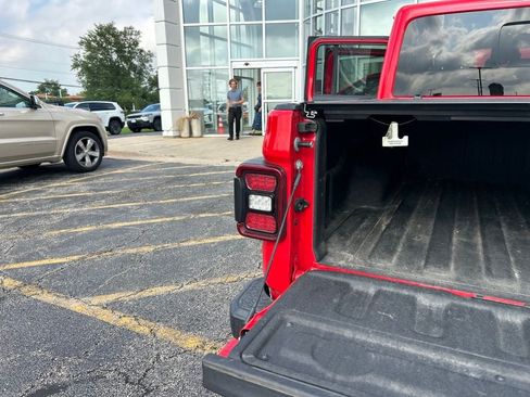 Used 2021 Jeep Gladiator Overland w/ Popular Equipment Package AWD/4WD image 14