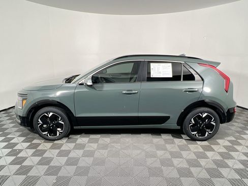Certified 2023 Kia Niro Wave image 3