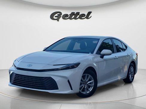 Certified 2025 Toyota Camry LE image 1