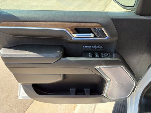 Used 2022 Chevrolet Silverado 1500 High Country AWD/4WD image 9