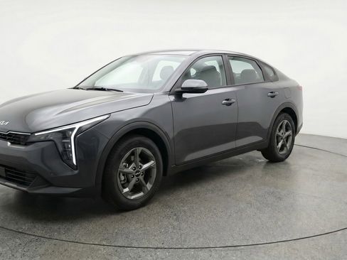 Used 2025 Kia K4 LXS image 3