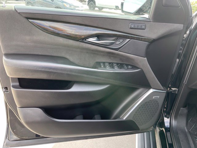 Used 2019 Cadillac Escalade Platinum AWD/4WD image 16
