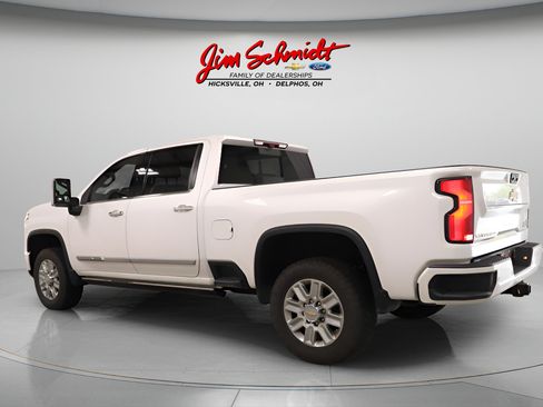 Used 2024 Chevrolet Silverado 2500 High Country w/ High Country Premium Package AWD/4WD image 4