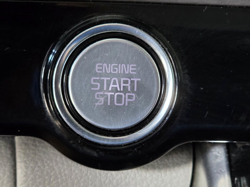 Used 2022 Kia Carnival EX FWD image 20