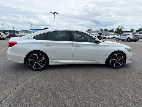 Used 2022 Honda Accord Sport image 2