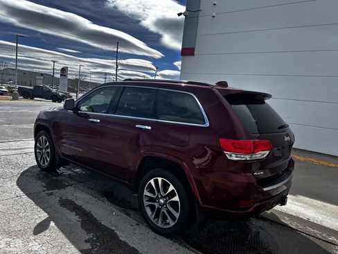 Used 2017 Jeep Grand Cherokee Overland image 3