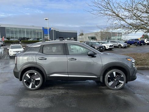 New 2025 Nissan Kicks SR w/ Illumination Package AWD/4WD image 4