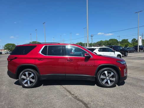 Used 2022 Chevrolet Traverse LT w/ LT Premium Package FWD image 4