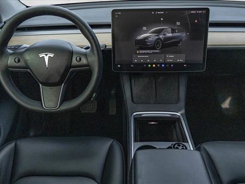 Used 2024 Tesla Model Y Long Range image 24