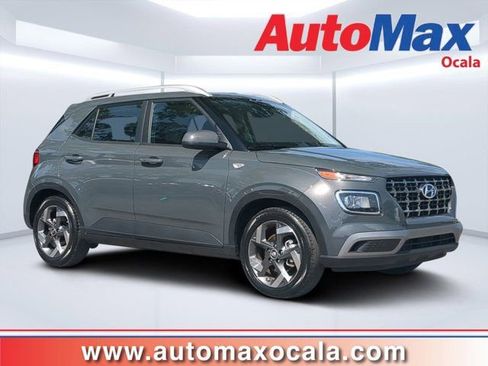 Used 2025 Hyundai Venue SEL FWD image 1
