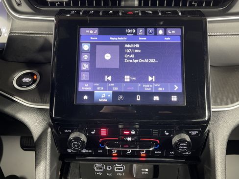 Used 2024 Jeep Grand Cherokee Laredo w/ Luxury Tech Group I image 22