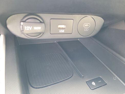 New 2026 Hyundai Elantra Limited FWD image 32