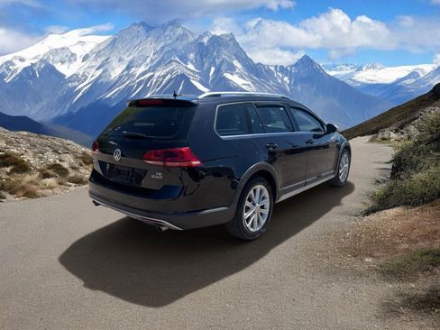 Used 2017 Volkswagen Golf Alltrack SE image 5