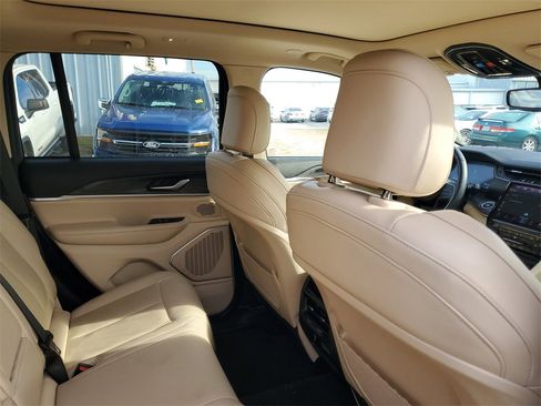 Used 2022 Jeep Grand Cherokee Limited image 33