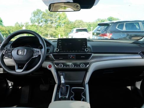 Used 2019 Honda Accord LX image 10