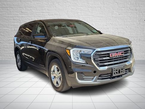 Used 2024 GMC Terrain SLE image 4