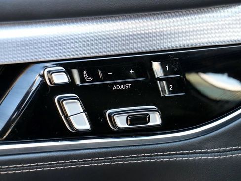 Used 2022 Jeep Grand Wagoneer Series II AWD/4WD image 15