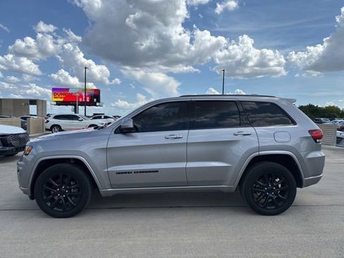 Used 2021 Jeep Grand Cherokee Laredo X AWD/4WD image 6