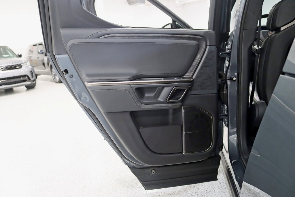 Used 2022 Rivian R1T Adventure AWD/4WD image 32