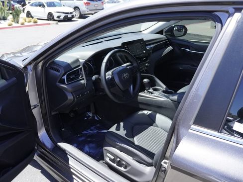Used 2022 Toyota Camry SE FWD image 21