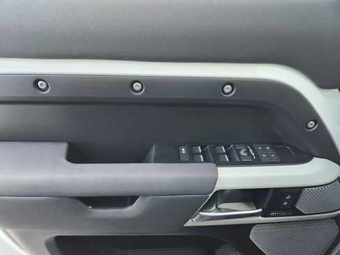 Certified 2023 Land Rover Defender 130 X-Dynamic SE image 23