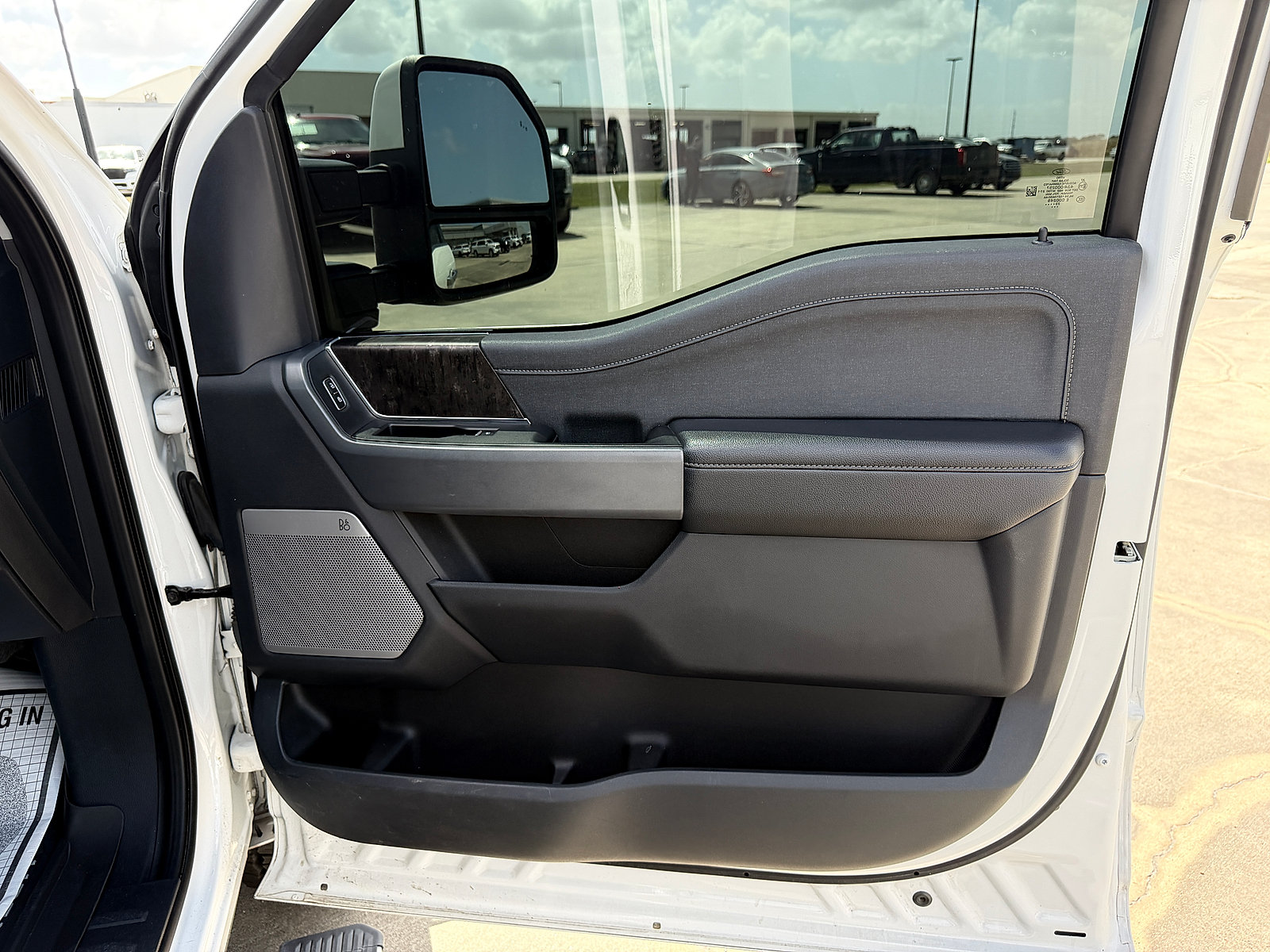 Used 2023 Ford F350 Lariat w/ Lariat Ultimate Package AWD/4WD image 14