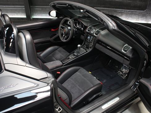 Used 2016 Porsche Boxster Spyder RWD image 61