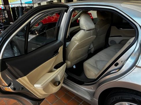 Used 2019 Toyota Camry LE image 25