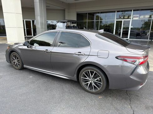 Used 2021 Toyota Camry SE FWD image 5