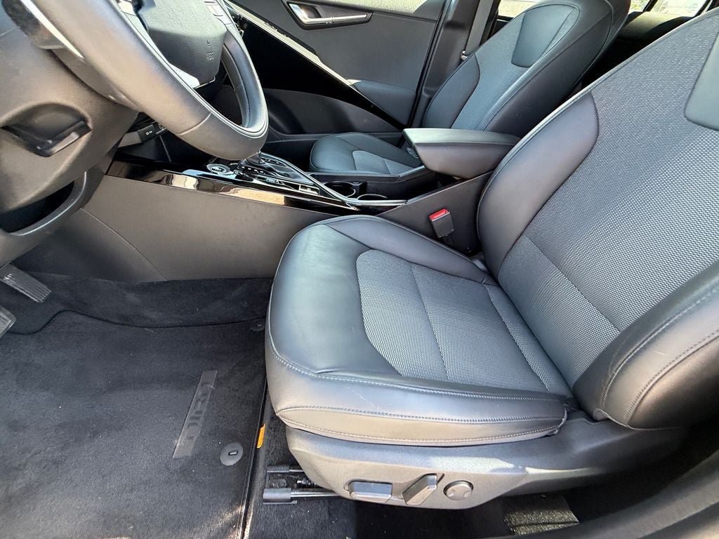 Used 2023 Kia Niro EX FWD image 12