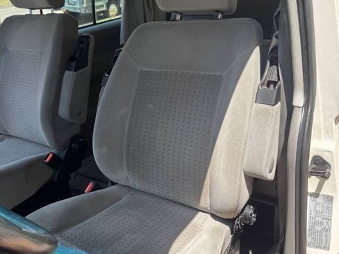 Used 2002 Volkswagen Eurovan MV FWD image 18