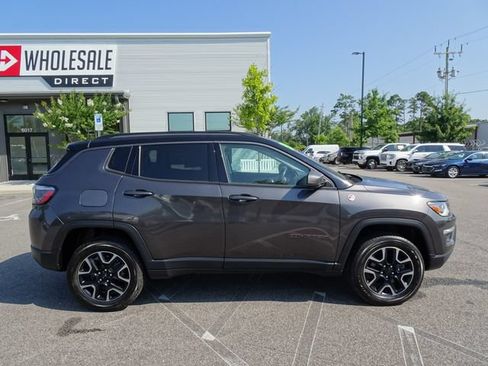 Used 2019 Jeep Compass Trailhawk w/ Leather Interior Group AWD/4WD image 3