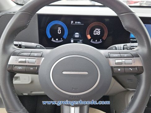 Used 2025 Hyundai Kona SEL image 18