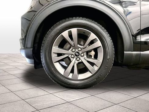 Used 2021 Ford Explorer XLT w/ Equipment Group 202A AWD/4WD image 8