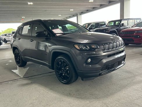 Used 2022 Jeep Compass Latitude FWD image 7