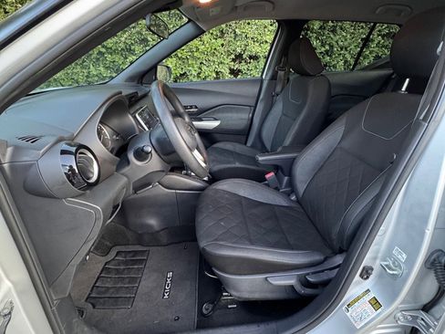 Used 2020 Nissan Kicks SV w/ Exterior Package image 9