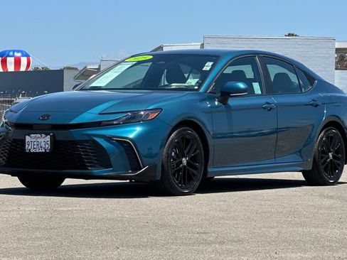Used 2025 Toyota Camry SE w/ Convenience Package FWD image 8