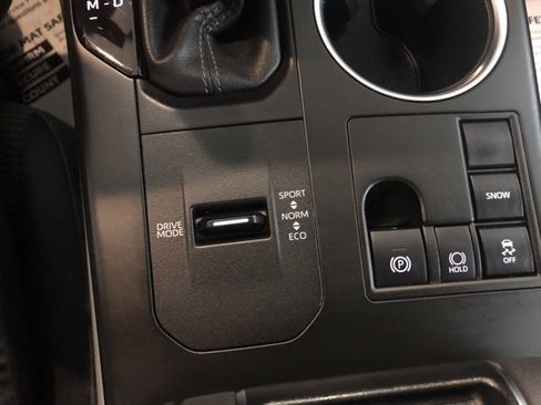 Used 2023 Toyota Highlander L image 18