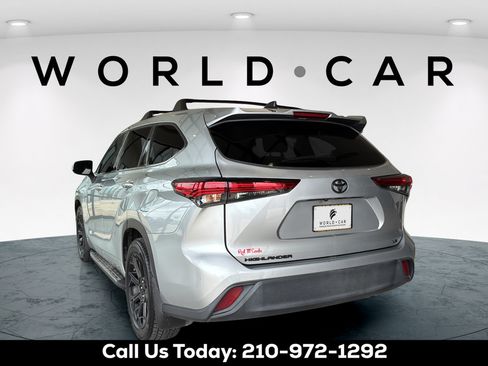 Used 2022 Toyota Highlander LE FWD image 8