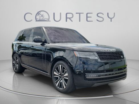 Used 2023 Land Rover Range Rover SE AWD/4WD image 4