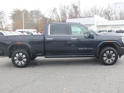 New 2026 GMC Sierra 2500 Denali w/ Denali Reserve Package image 8