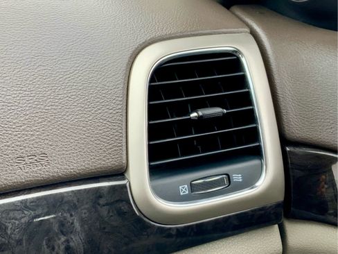 Used 2012 Jeep Grand Cherokee Laredo image 46