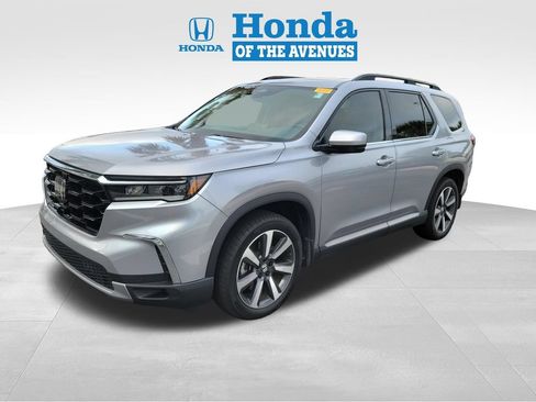 Used 2023 Honda Pilot Touring image 3