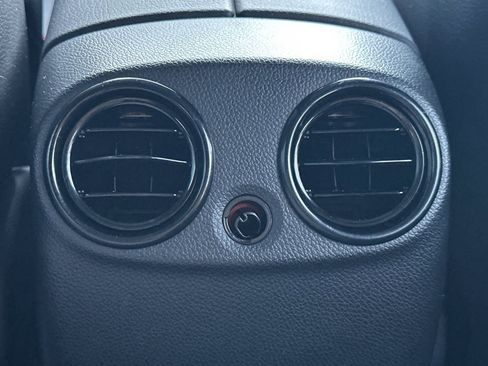 Used 2019 Mercedes-Benz GLC 350e 4MATIC image 16