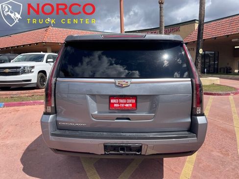 Used 2019 Cadillac Escalade ESV Luxury RWD image 6