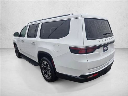 Used 2024 Jeep Wagoneer L Series III w/ Flexible Seating Group AWD/4WD image 8
