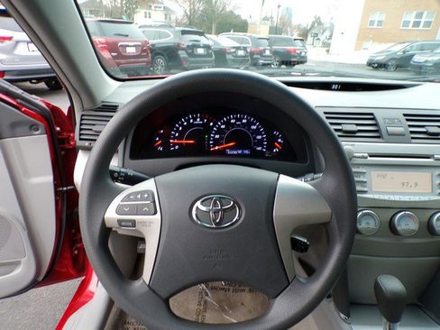 Used 2011 Toyota Camry LE image 10