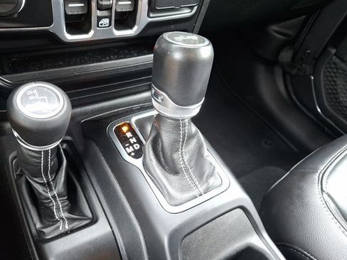 Used 2021 Jeep Wrangler Unlimited Sahara AWD/4WD image 14