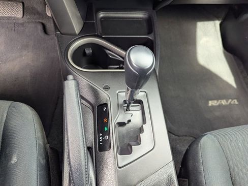 Used 2017 Toyota RAV4 LE FWD image 15