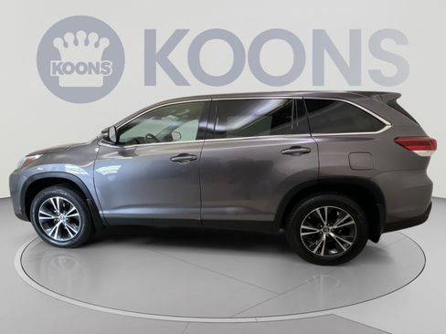 Used 2019 Toyota Highlander Plus AWD/4WD image 5